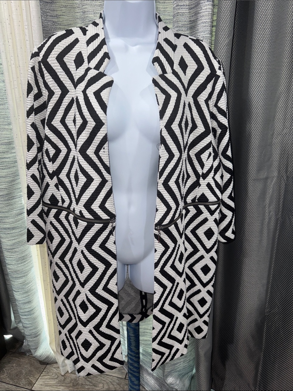 Chico’s - Black & White Geometric Textured Jacket – Size 2 (Large) - Picture 3 of 16